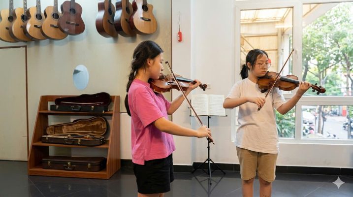 Lớp học âm nhạc tại Sky Music dành cho học viên yêu thích piano và violin tại Long Biên Hà Nội