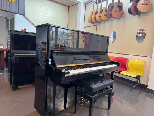 Piano Yamaha UX tại Sky Music Long Biên Đàn piano Yamaha UX nội địa Nhật trưng bày tại showroom Sky Music Long Biên
