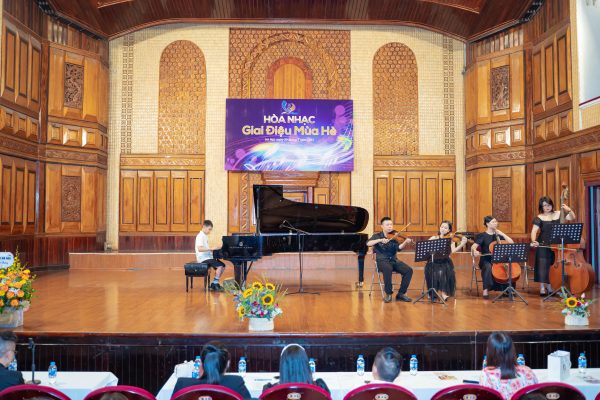 Sân chơi biểu diễn cho học viên piano Sky Music Hoạt động biểu diễn âm nhạc của học viên Sky Music