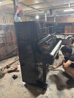 -Đàn piano cơ cần bảo dưỡng sau mùa nồm ẩm tại Hà Nội để tránh kẹt phím và oxy hóa