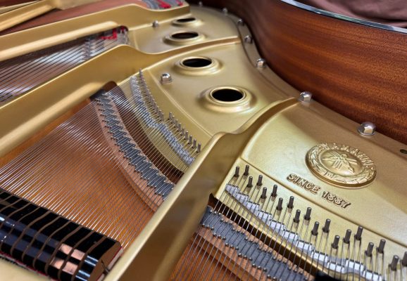 Khung gang và hệ thống dây đàn piano G5E cao cấp