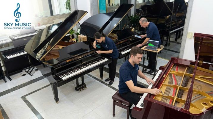 Đội ngũ Sky Music kiểm tra grand piano Yamaha tại showroom Long Biên Hà Nội