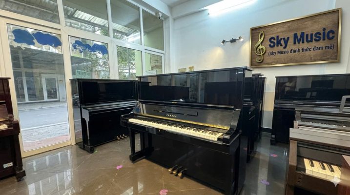 Khu vực piano cơ và piano điện dành cho người mới học tại Sky Music Hà Nội