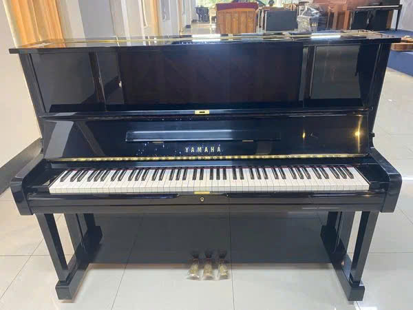 Đàn Piano Yamaha UX1