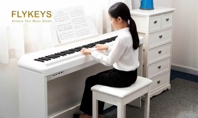 Bé 5–6 tuổi học piano điện Flykeys tại Sky Music Long Biên theo chương trình chuẩn cho trẻ em