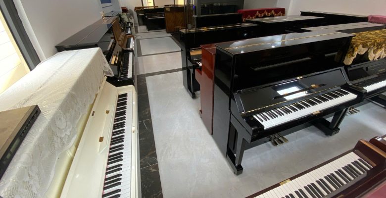 Dãy đàn piano cơ Yamaha và Kawai nội địa Nhật tại Sky Music Long Biên