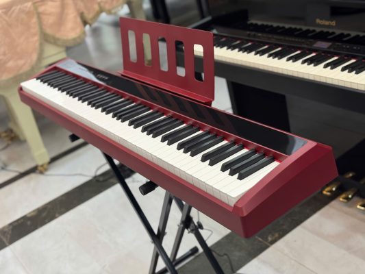 Trải nghiệm piano điện cho người mới học tại Sky Music
