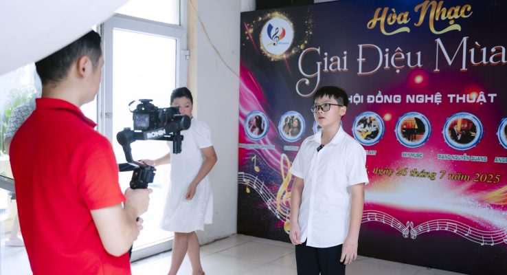 Học viên piano trẻ em biểu diễn tại sự kiện âm nhạc Sky Music