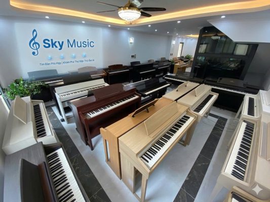 Không gian trưng bày đàn piano Yamaha nội địa Nhật tại Sky Music Long Biên Hà Nội