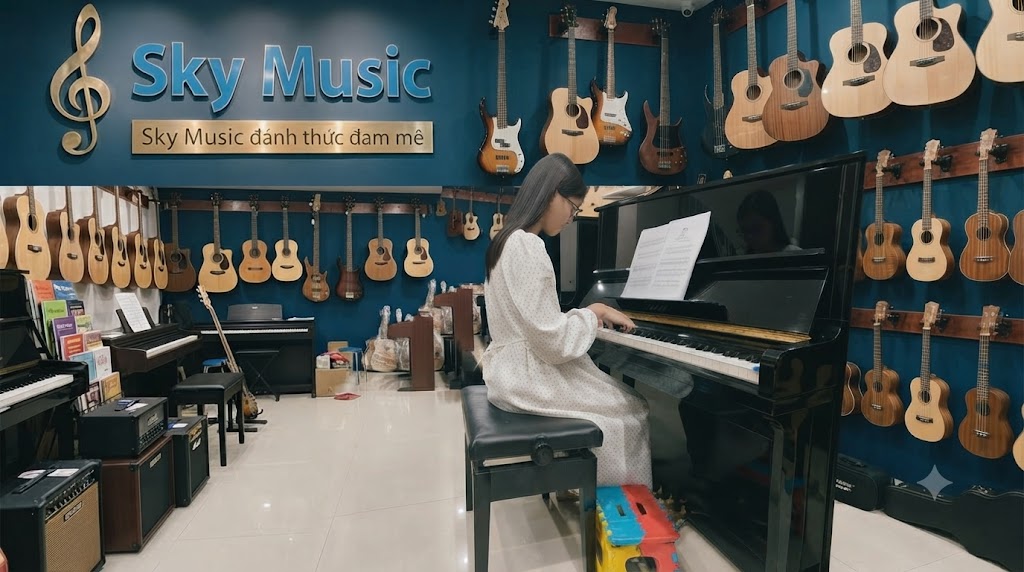 Review showroom Sky music Long biên
