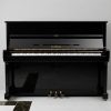 Kỹ thuật viên kiểm tra bàn phím piano Kawai KST1