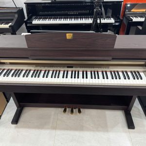 Alternative view of Đàn Piano Điện Yamaha CLP-330 Nhật Bãi Màu Đen