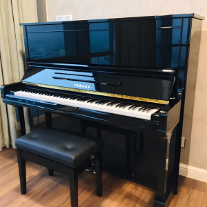 Piano Yamaha U300 Nhật Bãi tại Sky Music